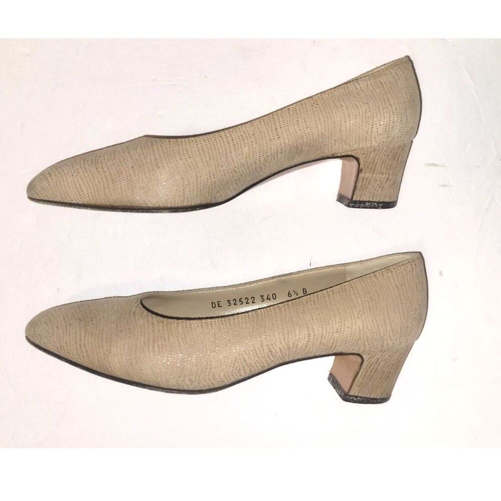 Salvatore Ferragamo Vintage Leather Pumps Size 6.5